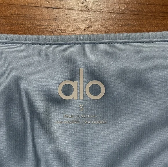 ALO Womens Light Blue Sky Blissful Henley Short Sleeve Scoop Bra Crop Top Size S - Picture 6 of 6